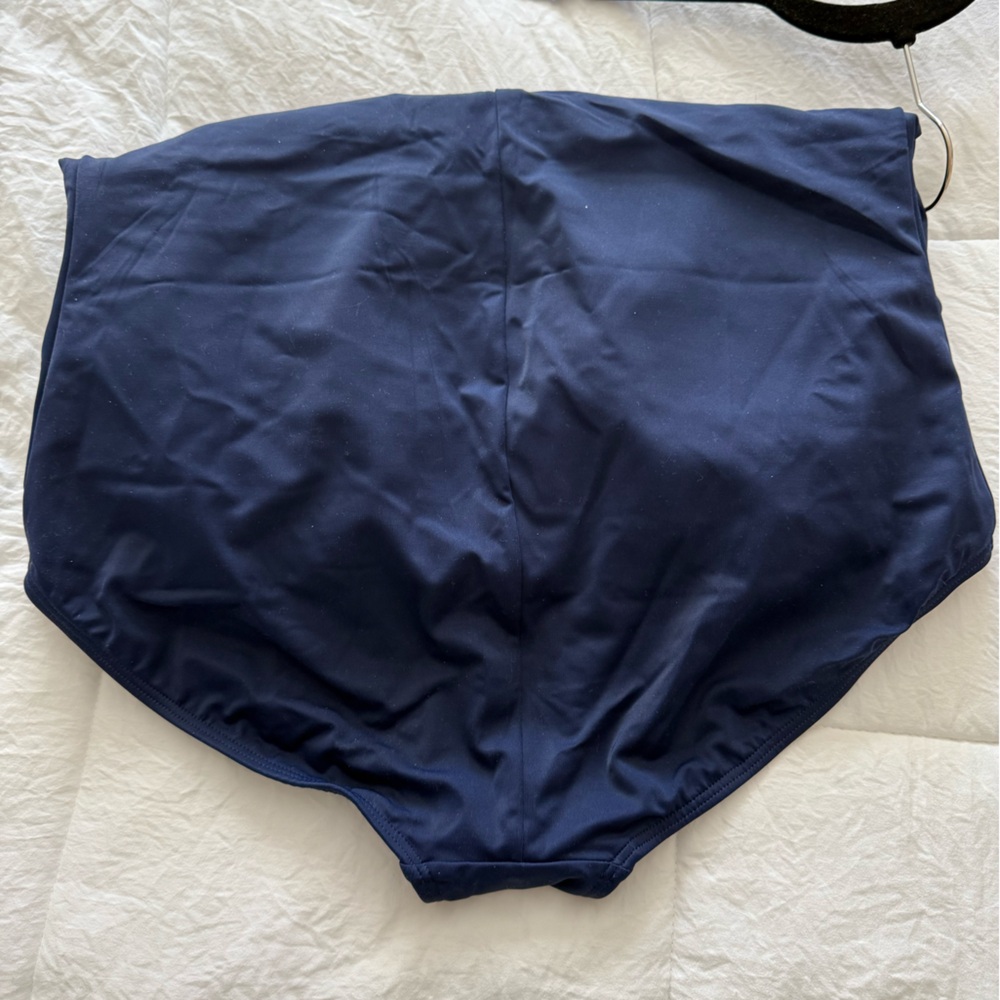 Lands’ End One Piece Swimsuit - Picture 7 of 10